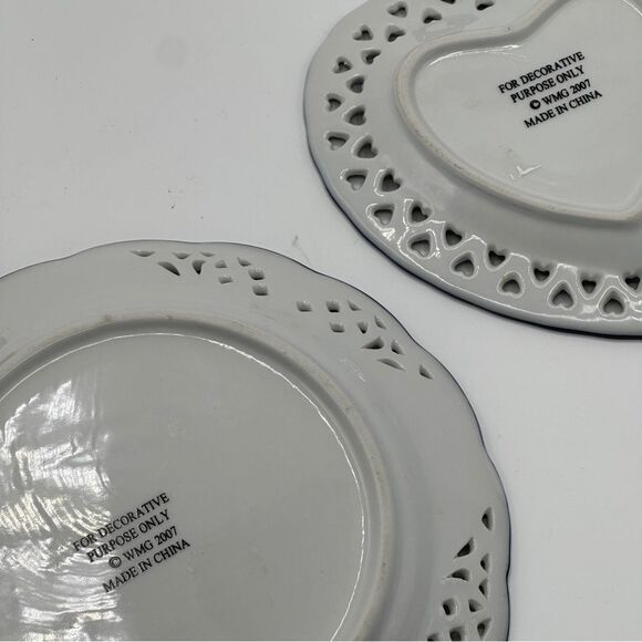 Set of 2 Blue & White Porcelain Hanging Plates - Floral Design - Picture 8 of 14